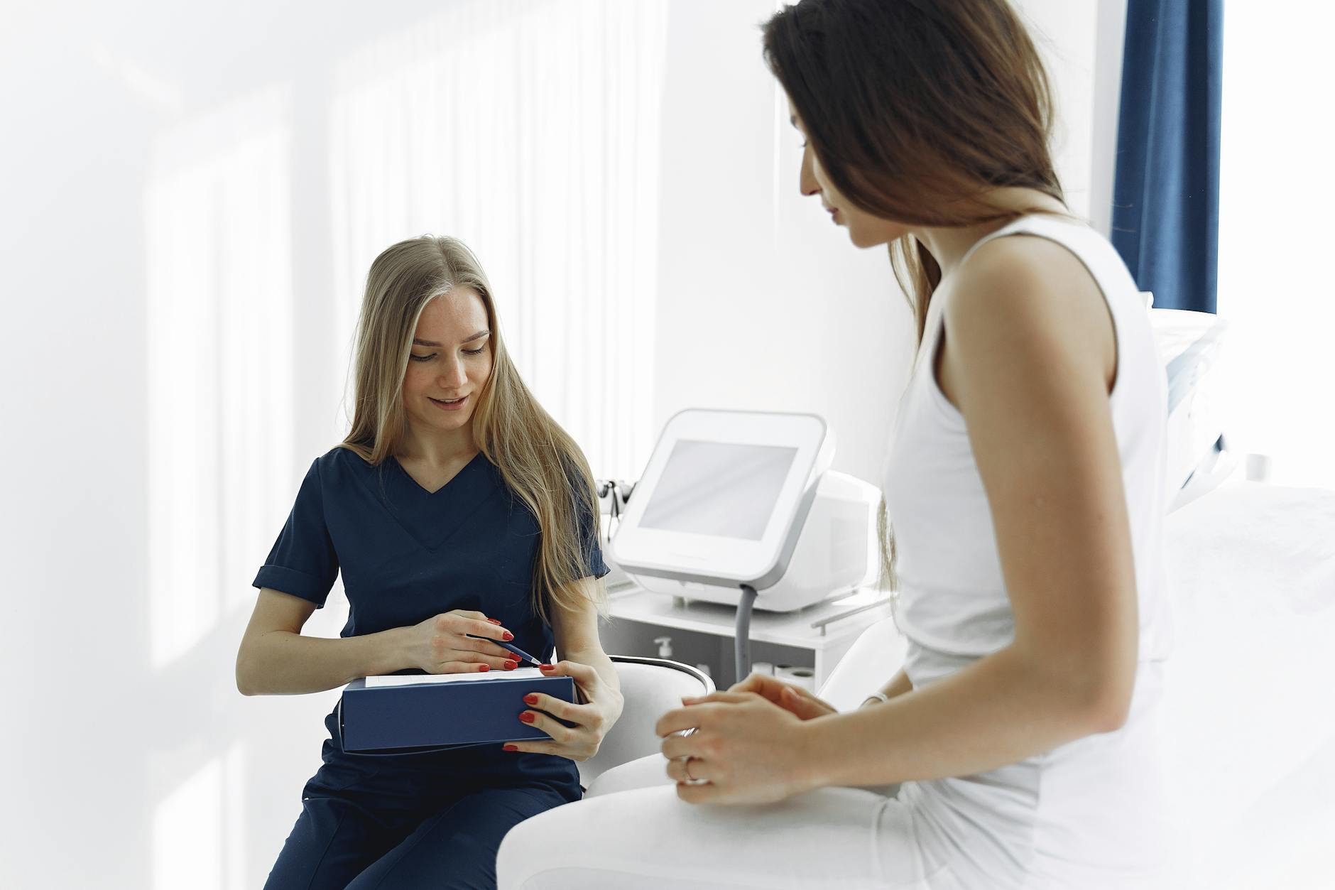 Sivaya Health nurse practitioner consulting with a patient on a personalized weight loss plan in Beverly Hills, CA
